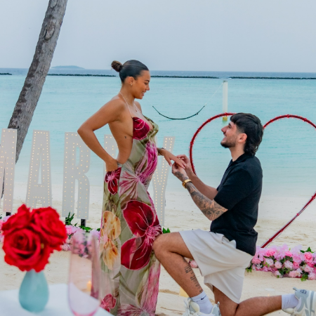 Danny Aarons purpsing his girlfriend, Tennessee Thresher.